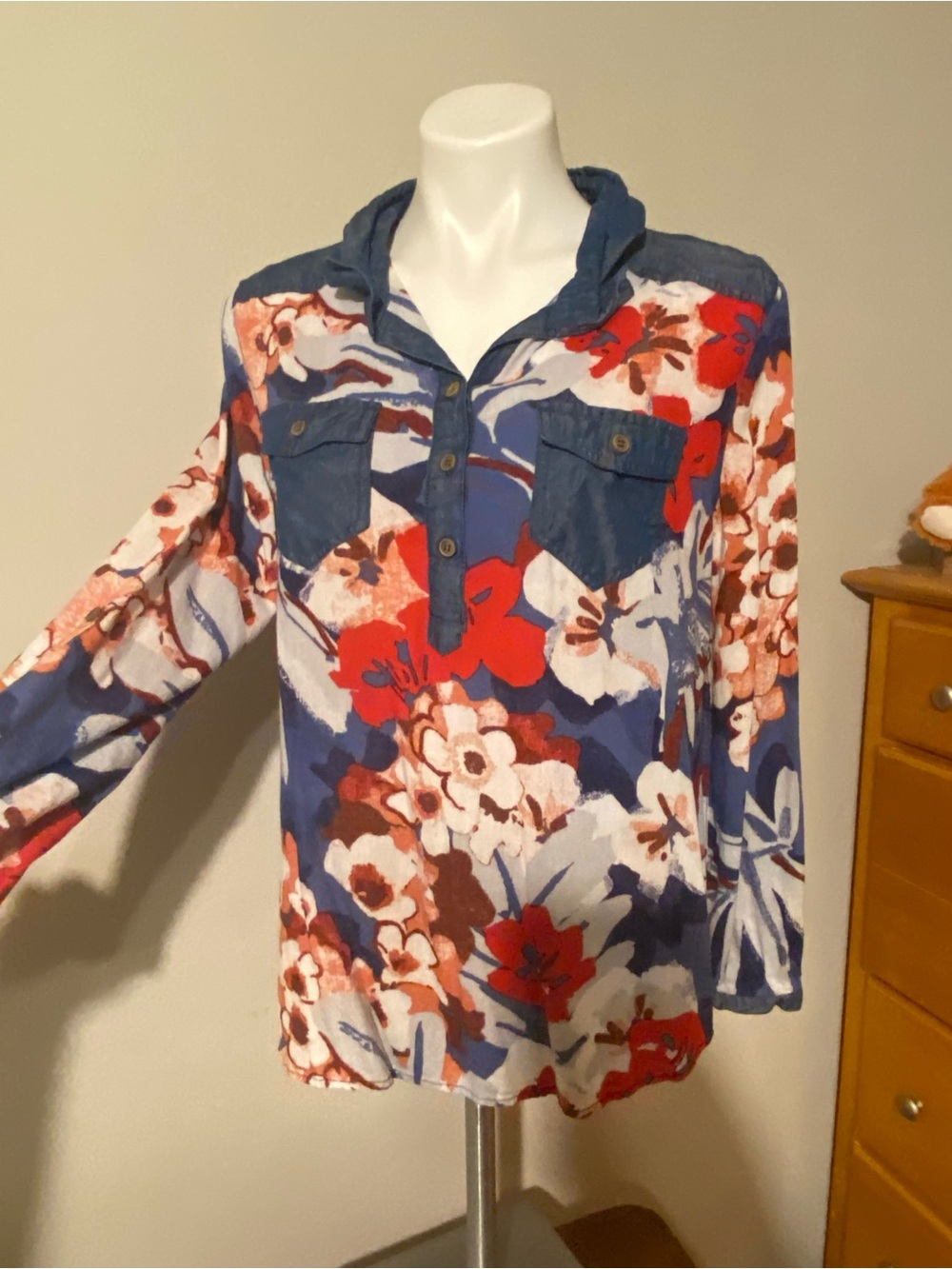 John Mark Blue Floral V-Neck Pullover with Red Accents